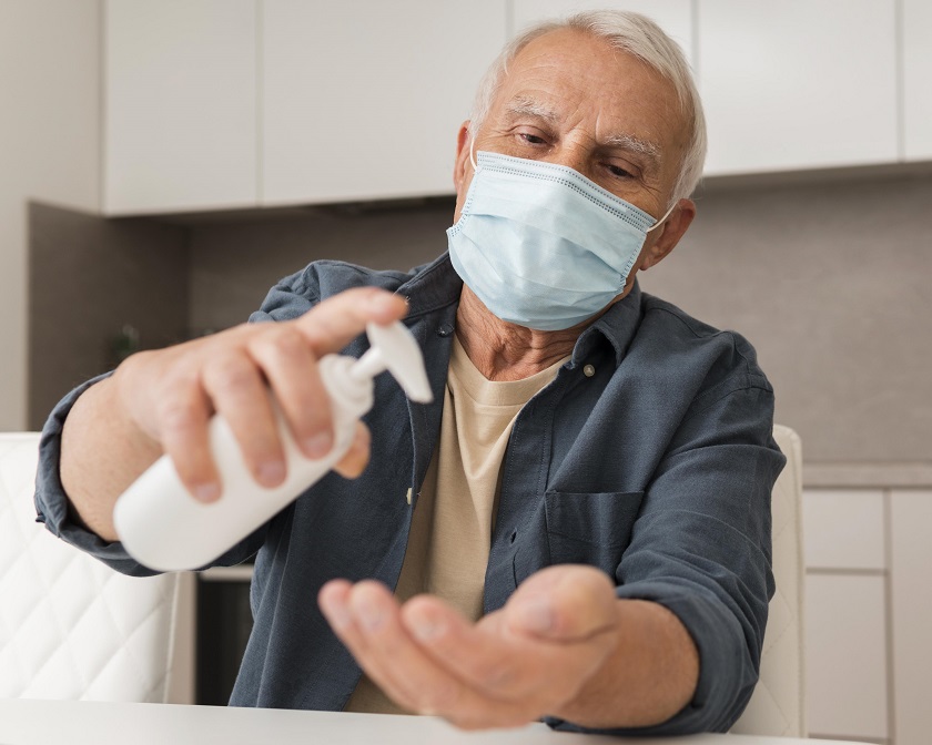 Пожилым людям напомнили, как уберечься от коронавируса