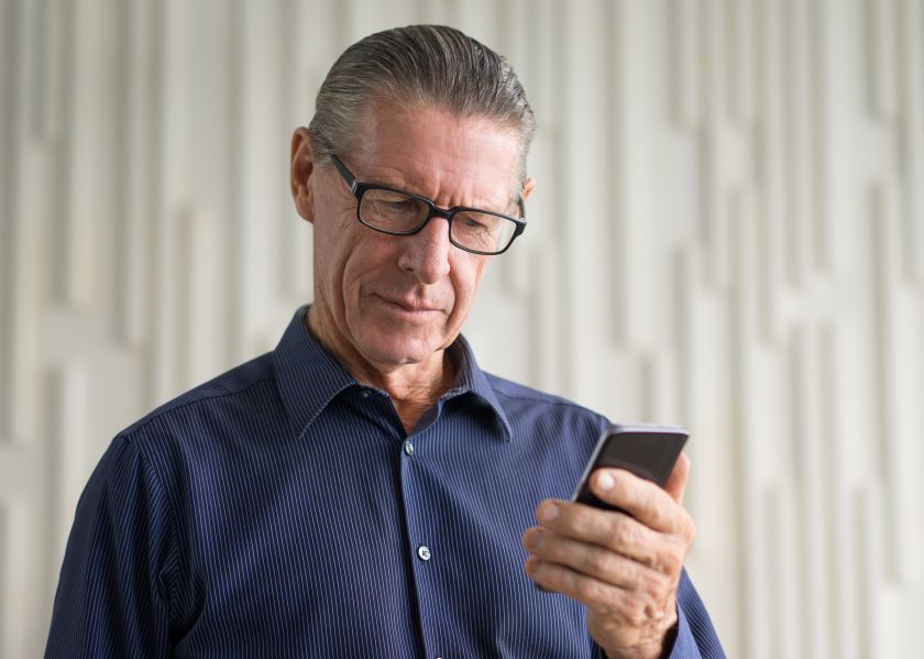 Работникам старше 65 лет автоматически продлят больничный 