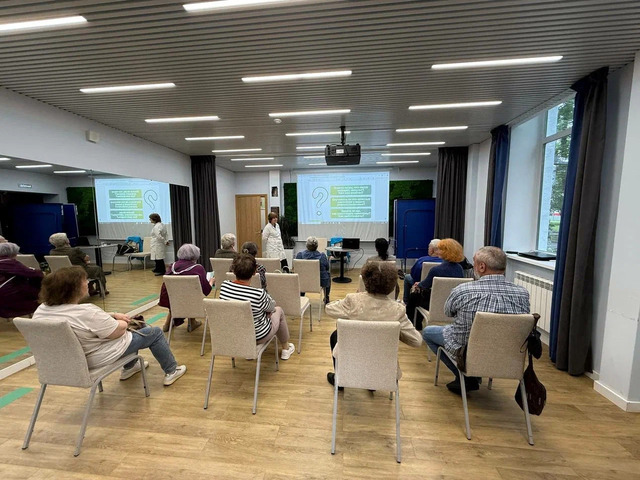 Участникам школ здоровья разъяснили суть инсульта и меры его предупреждения