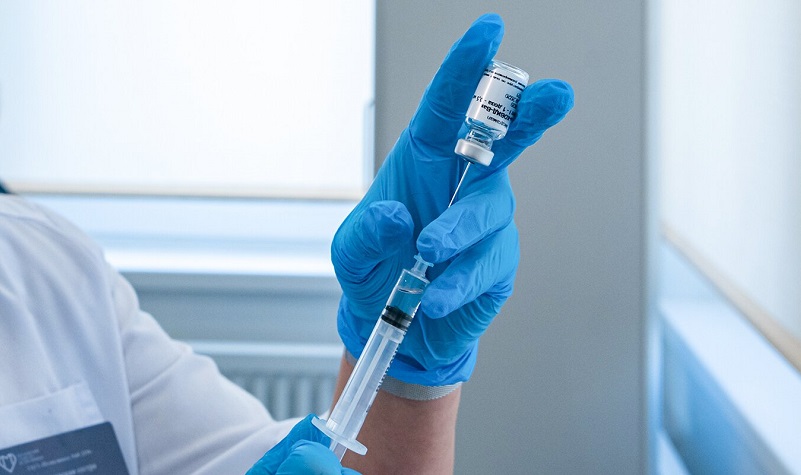 Началась запись на вакцинацию от COVID-19 для врачей, учителей и соцработников