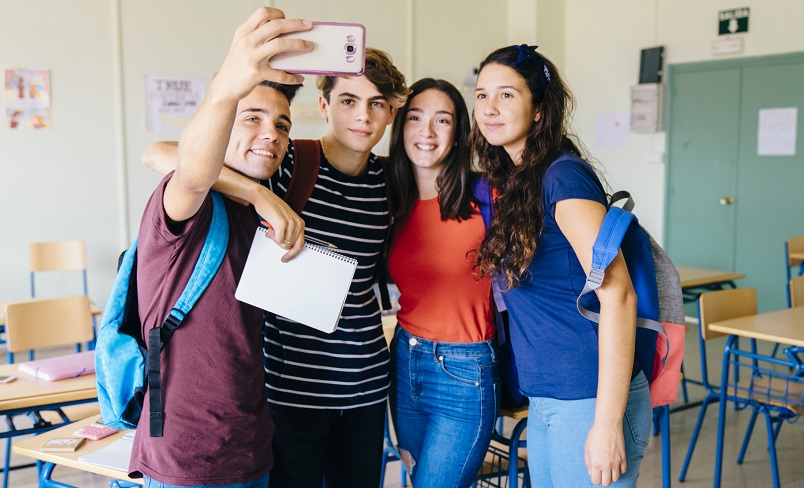 Школьники возвращаются к обычному режиму учебы