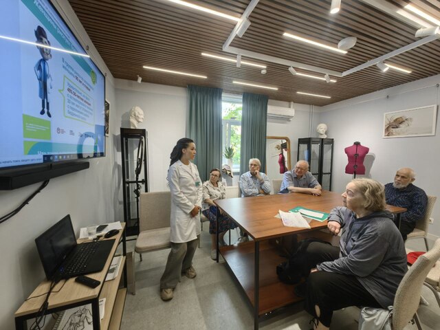 Золотые правила летнего солнца: участники школ здоровья узнали, как безопасно загорать