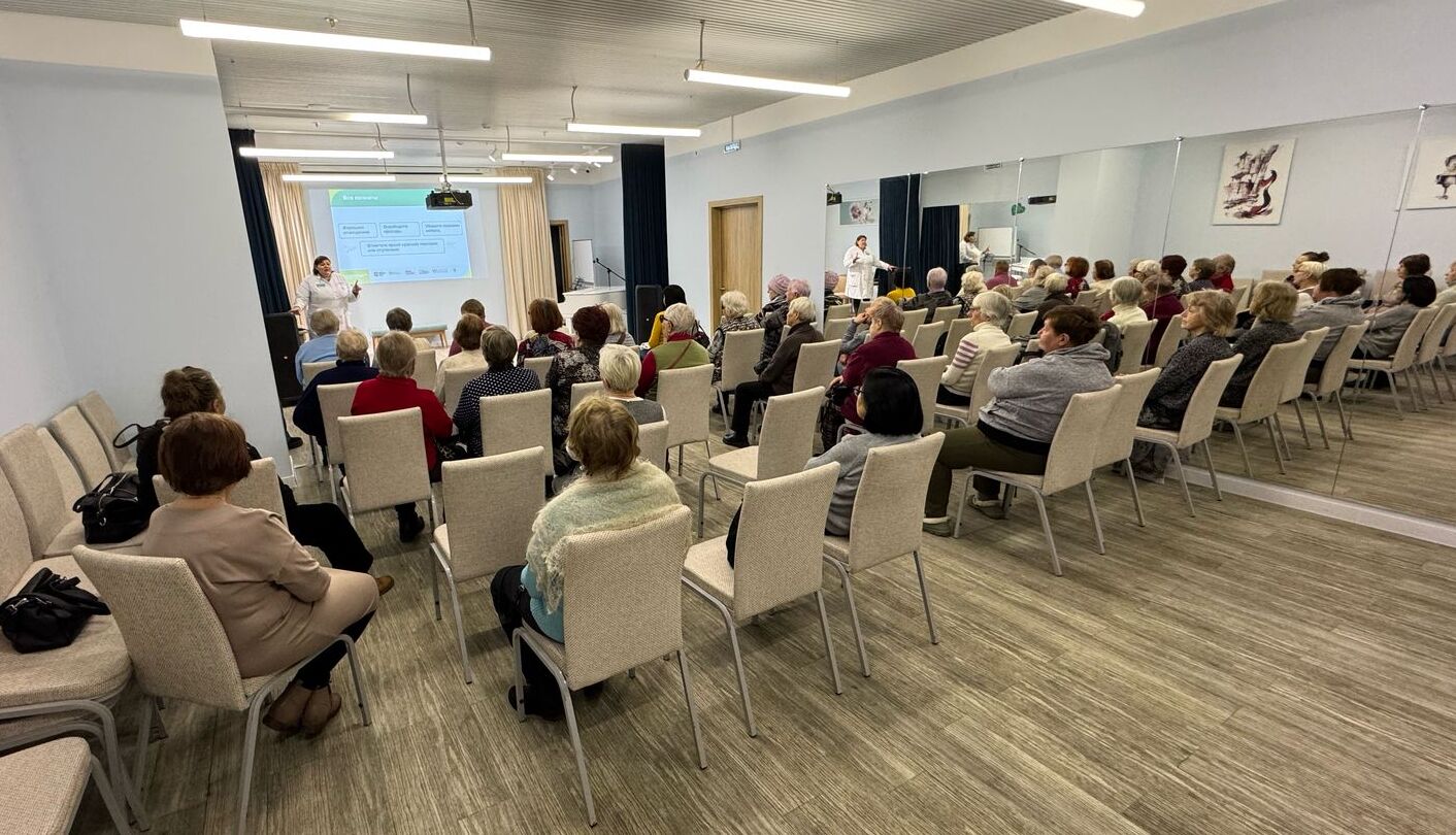 Для участников школы здоровья провели занятия о питании при остеопорозе