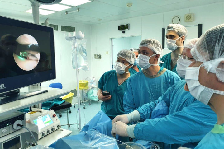 В Боткинской больнице применяют лазер для лечения артрозов