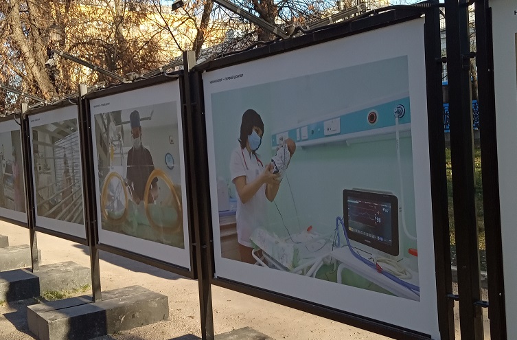 Открылась выставка к международному Дню недоношенного ребенка