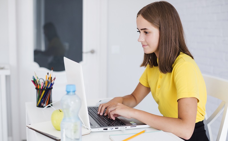 Дистанционное обучение приостановило рост COVID-19 среди школьников 