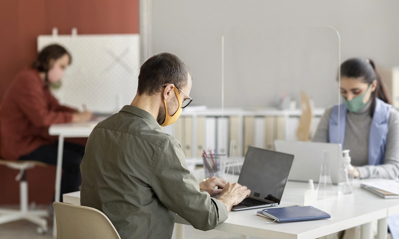 Москвичи могут бесплатно привиться от гриппа на рабочем месте