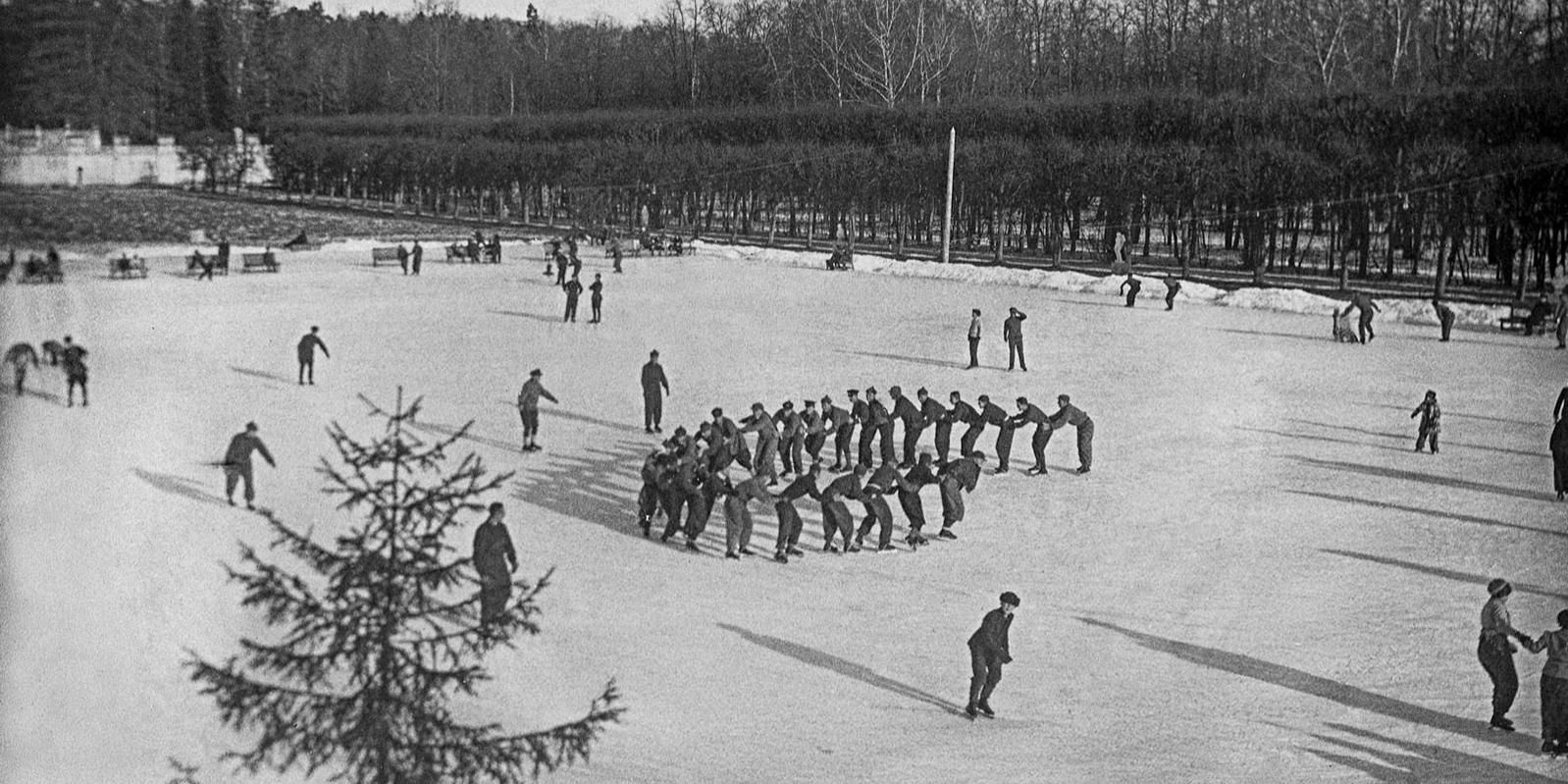 Собянин: Главархив показал, как москвичи проводили зимний досуг в прошлом веке